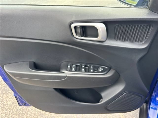 Used 2023 Hyundai Venue SEL FWD image 15