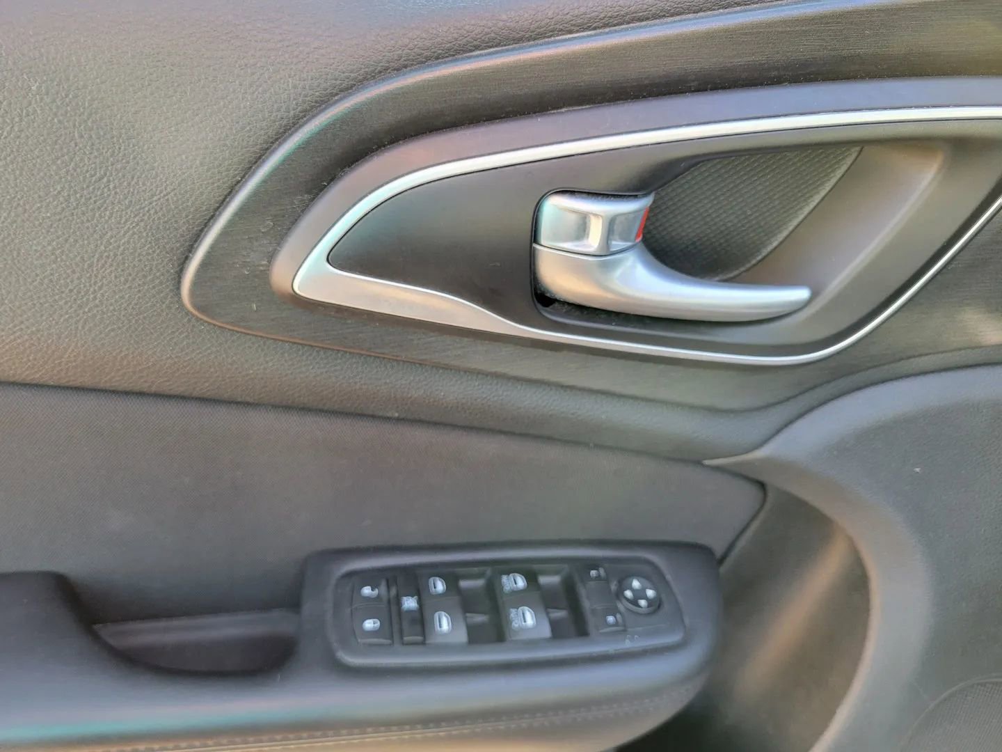 Used 2015 Chrysler 200 Limited w/ Convenience Group image 21