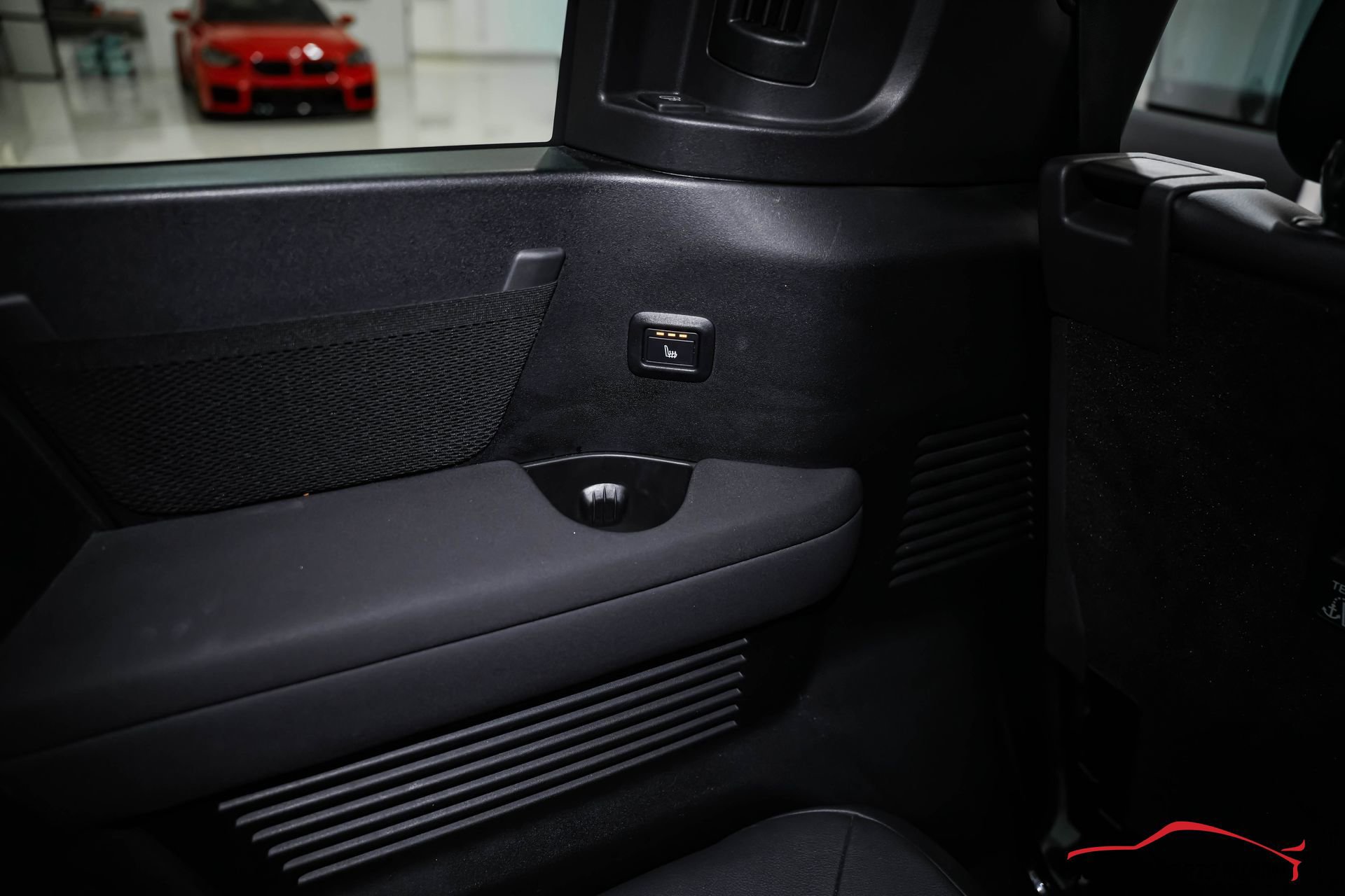 Used 2023 Land Rover Defender 130 X-Dynamic SE image 60