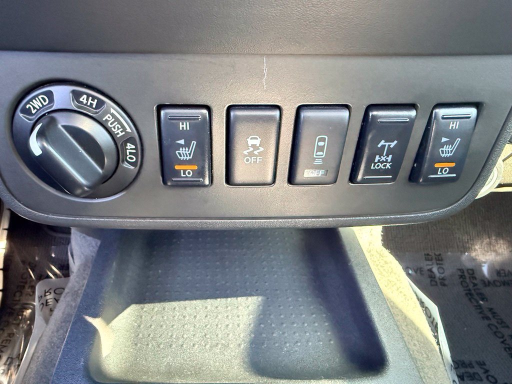 Used 2017 Nissan Frontier PRO-4X AWD/4WD image 28