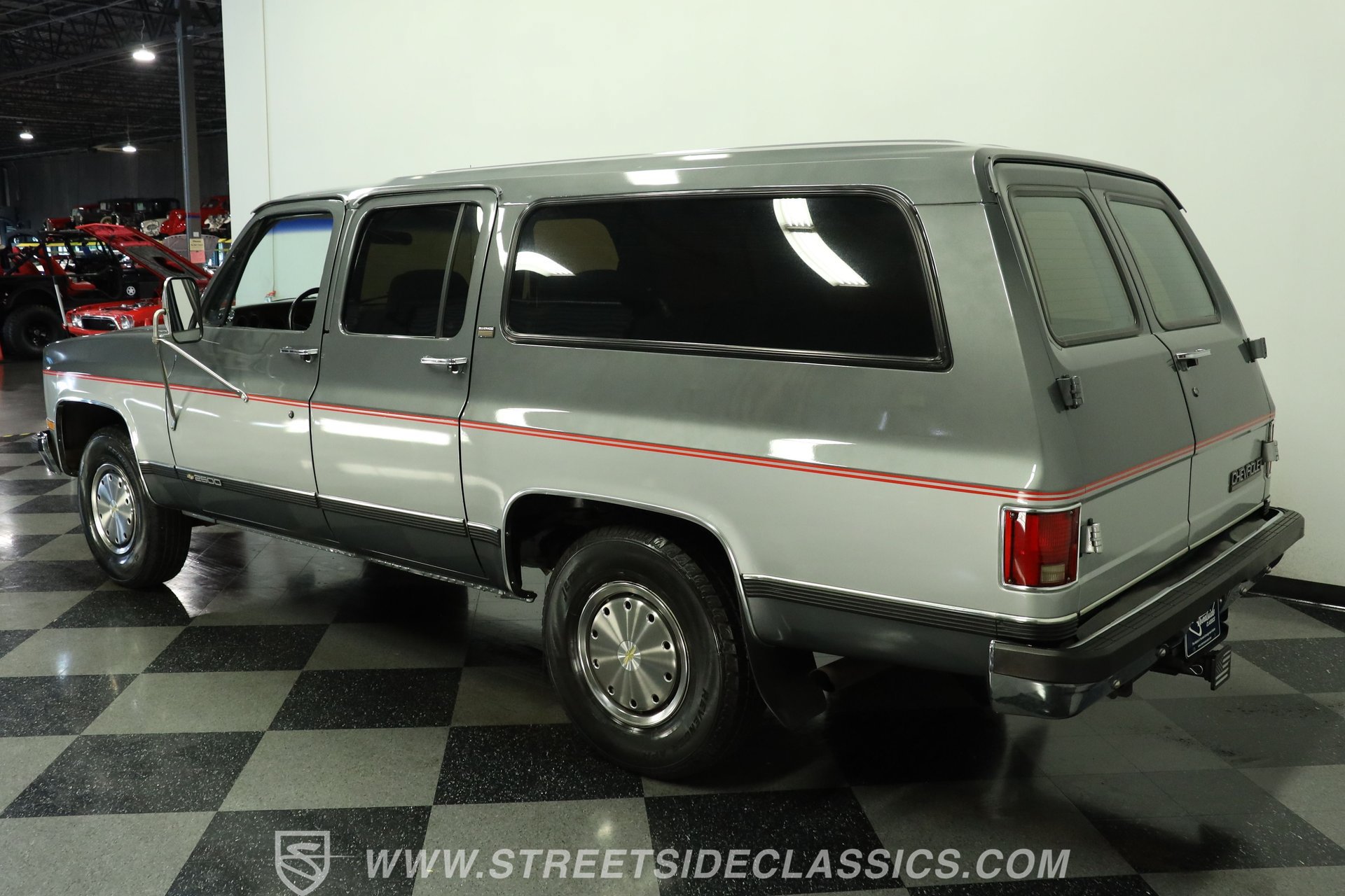 Used 1990 Chevrolet Suburban 2500 RWD image 7