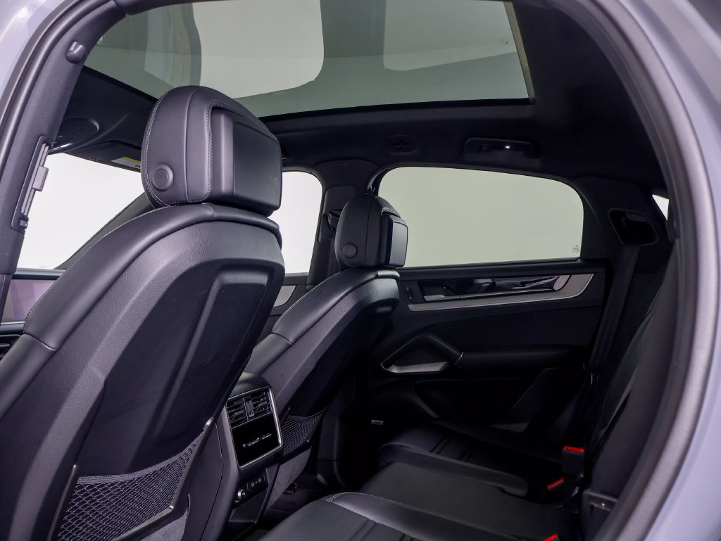 Certified 2026 Porsche Cayenne Coupe AWD/4WD image 10