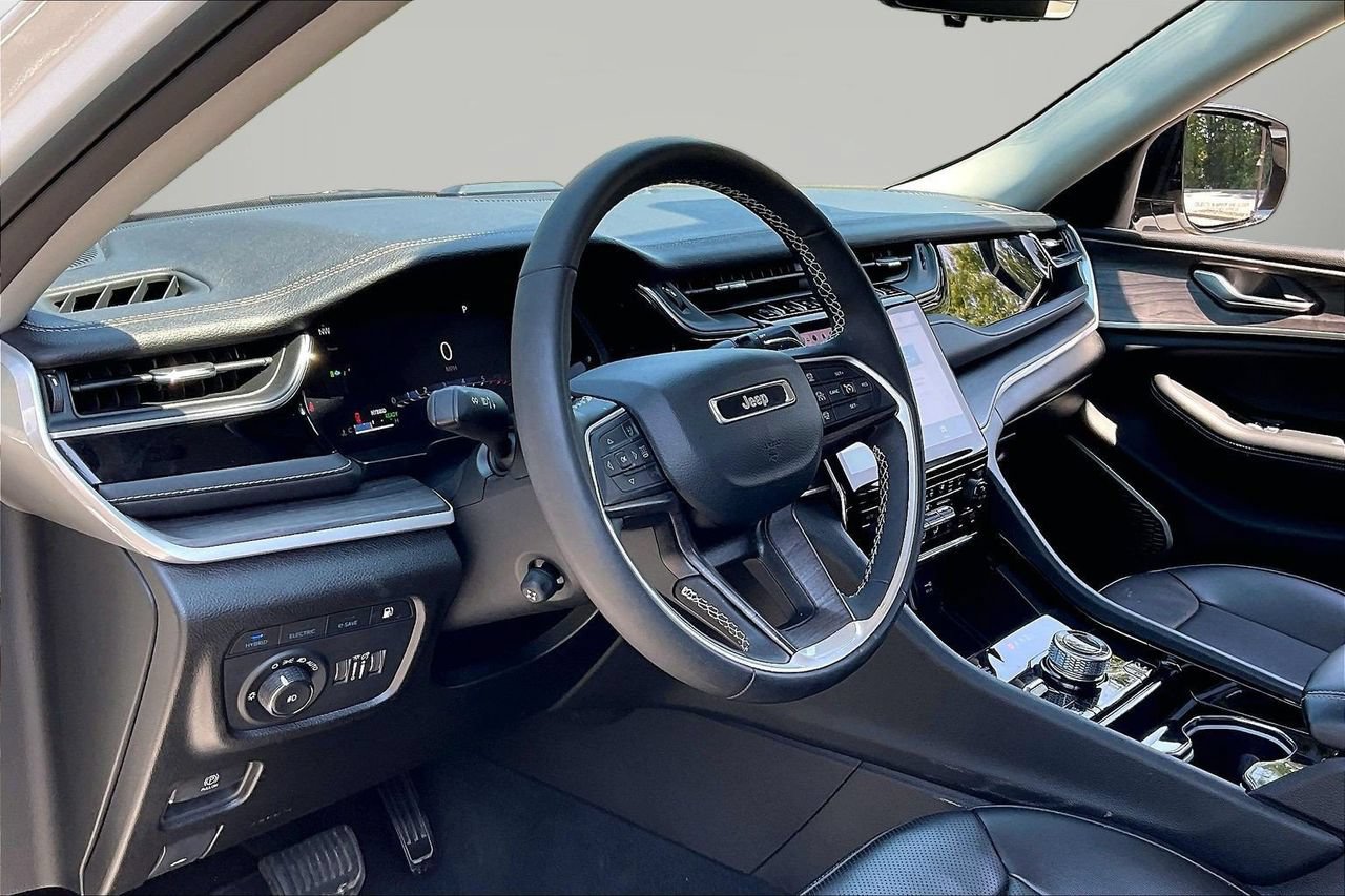 Used 2023 Jeep Grand Cherokee 4WD 4xe w/ Luxury Tech Group II image 19