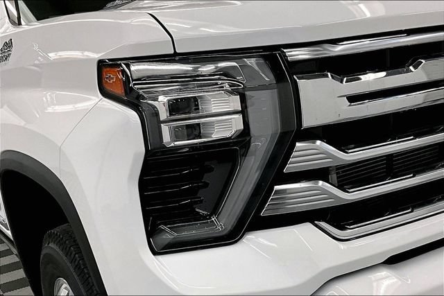 Used 2024 Chevrolet Silverado 3500 High Country w/ High Country Premium Package AWD/4WD image 37