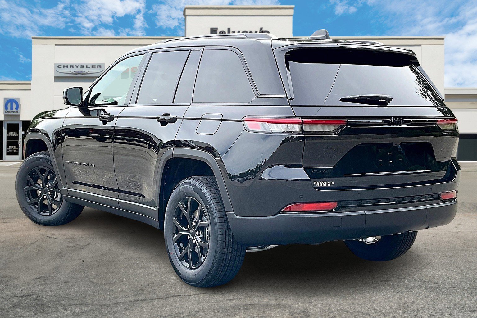 New 2025 Jeep Grand Cherokee Laredo image 3