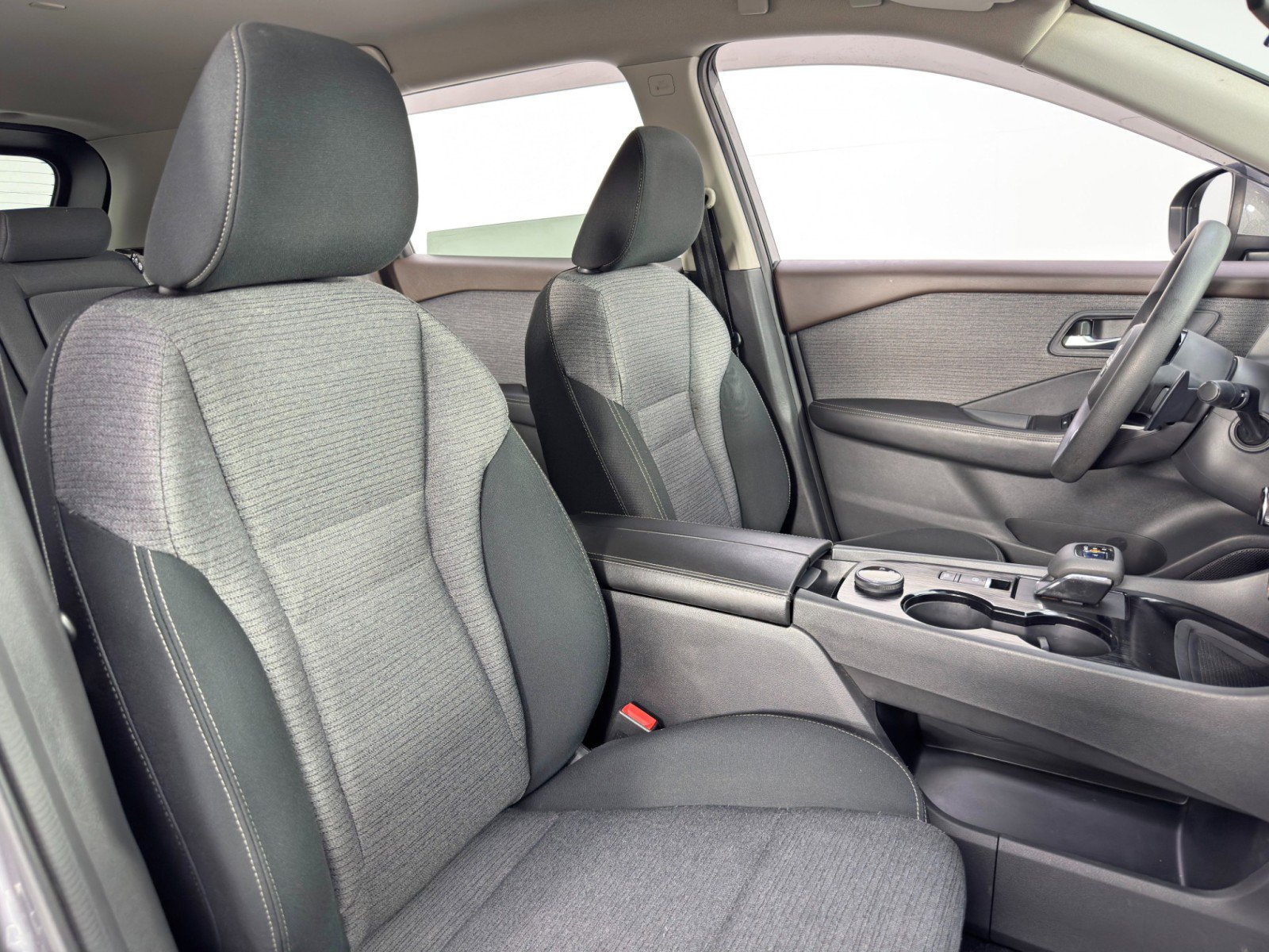 Used 2022 Nissan Rogue SV image 32