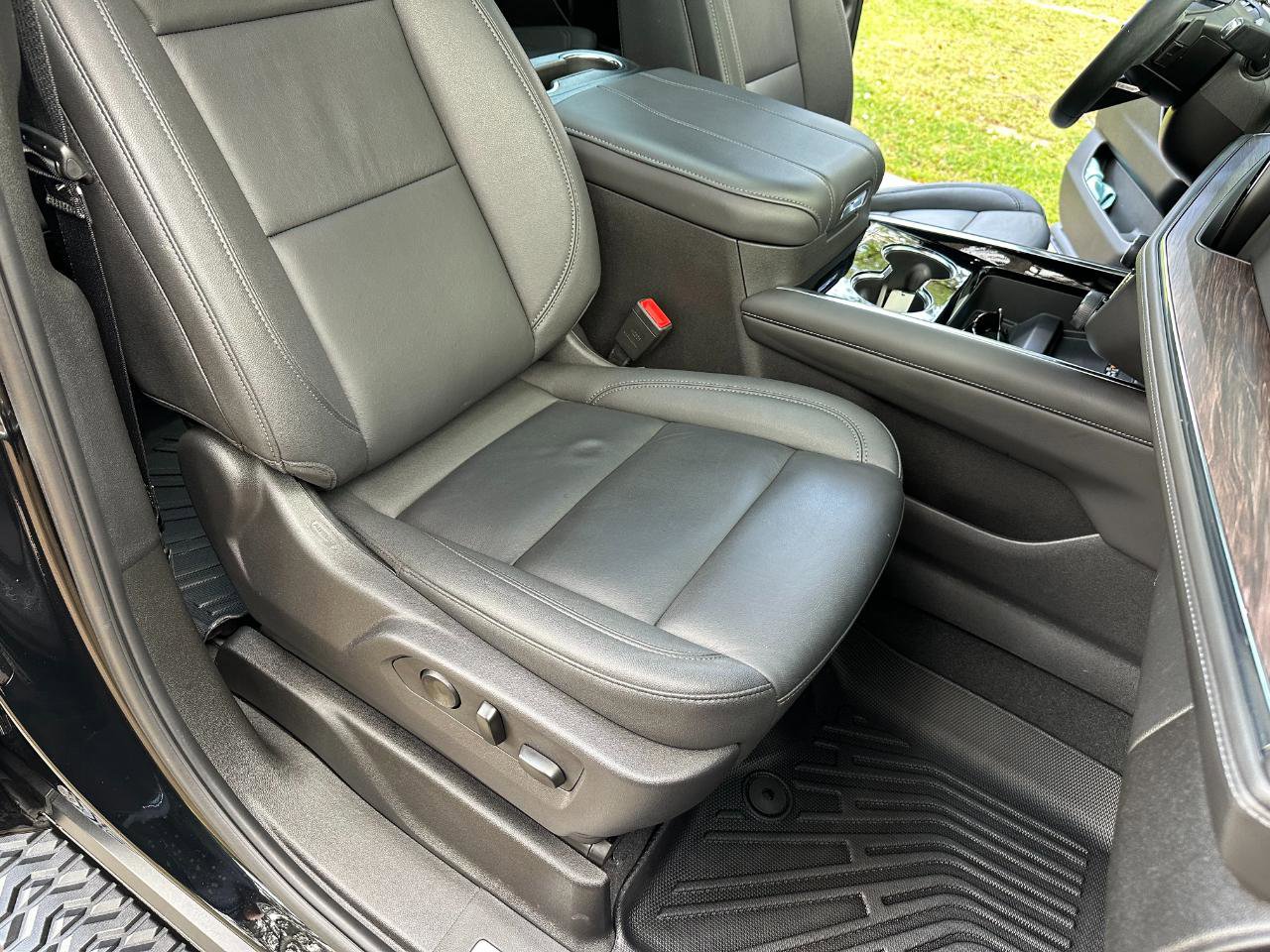 Used 2025 Chevrolet Tahoe Z71 w/ Comfort Package image 36