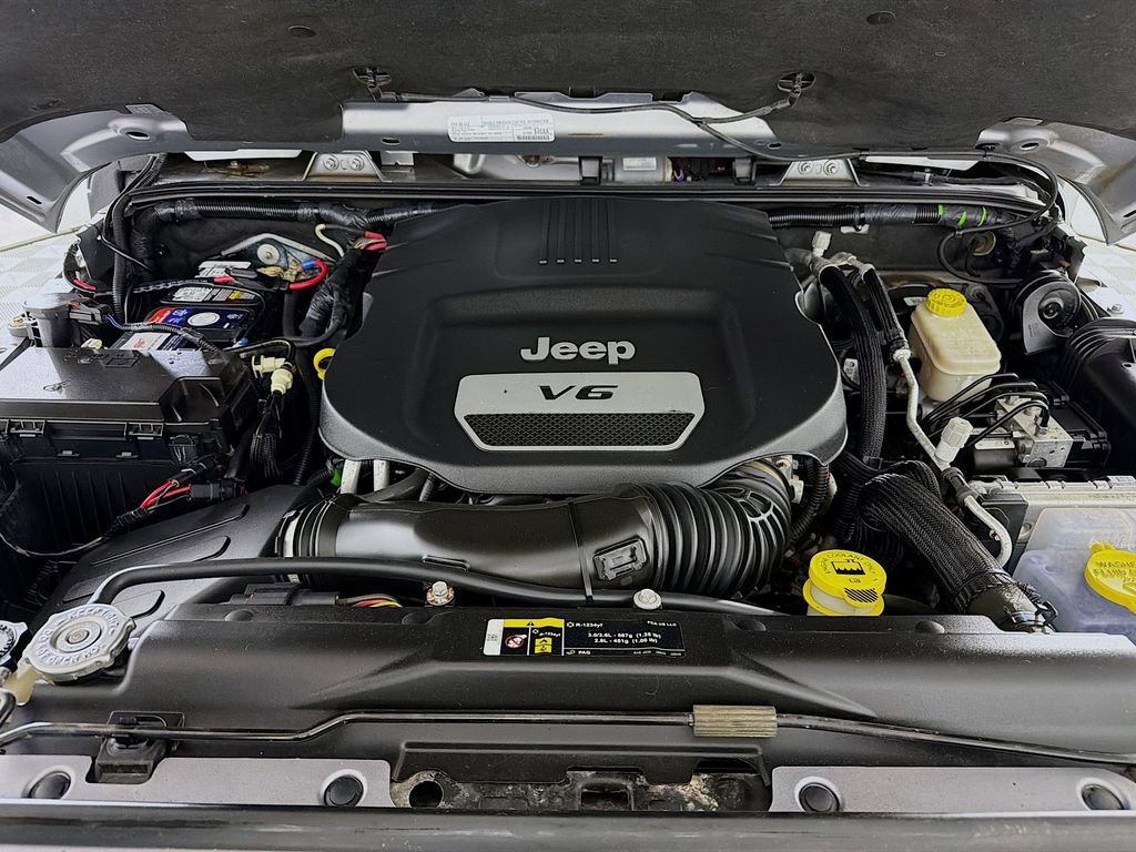 Used 2017 Jeep Wrangler Unlimited Sahara image 28