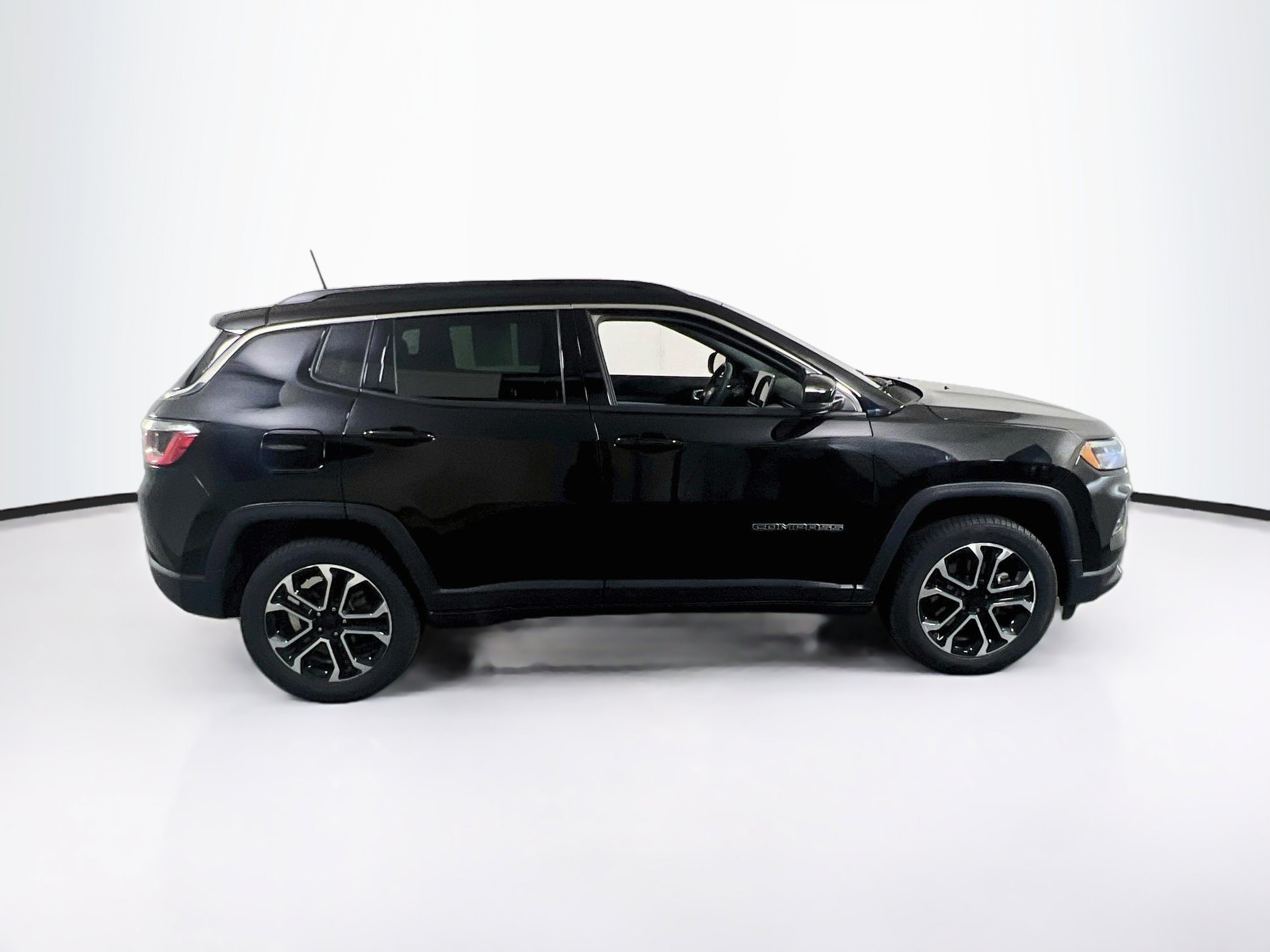 Used 2023 Jeep Compass Limited w/ Sun and Sound Group AWD/4WD image 4