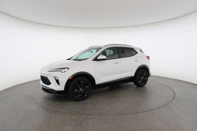 Used 2024 Buick Encore GX Sport Touring image 3