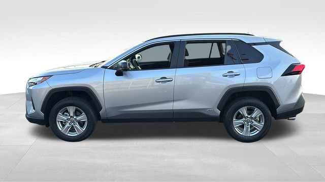 Used 2025 Toyota RAV4 LE AWD/4WD image 4