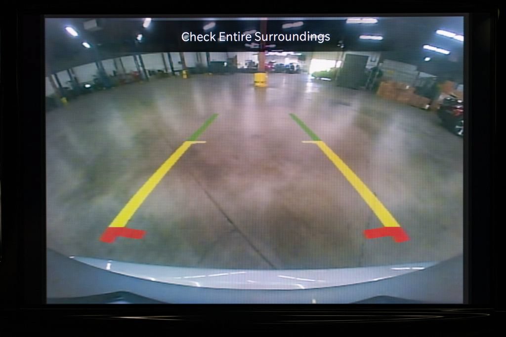 Used 2023 Chrysler Pacifica Limited FWD image 21