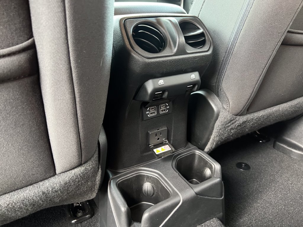 Used 2023 Jeep Wrangler Unlimited Sahara AWD/4WD image 15