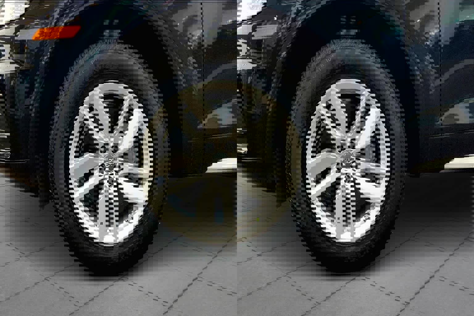 Used 2020 Audi Q5 Premium w/ Convenience Package image 11