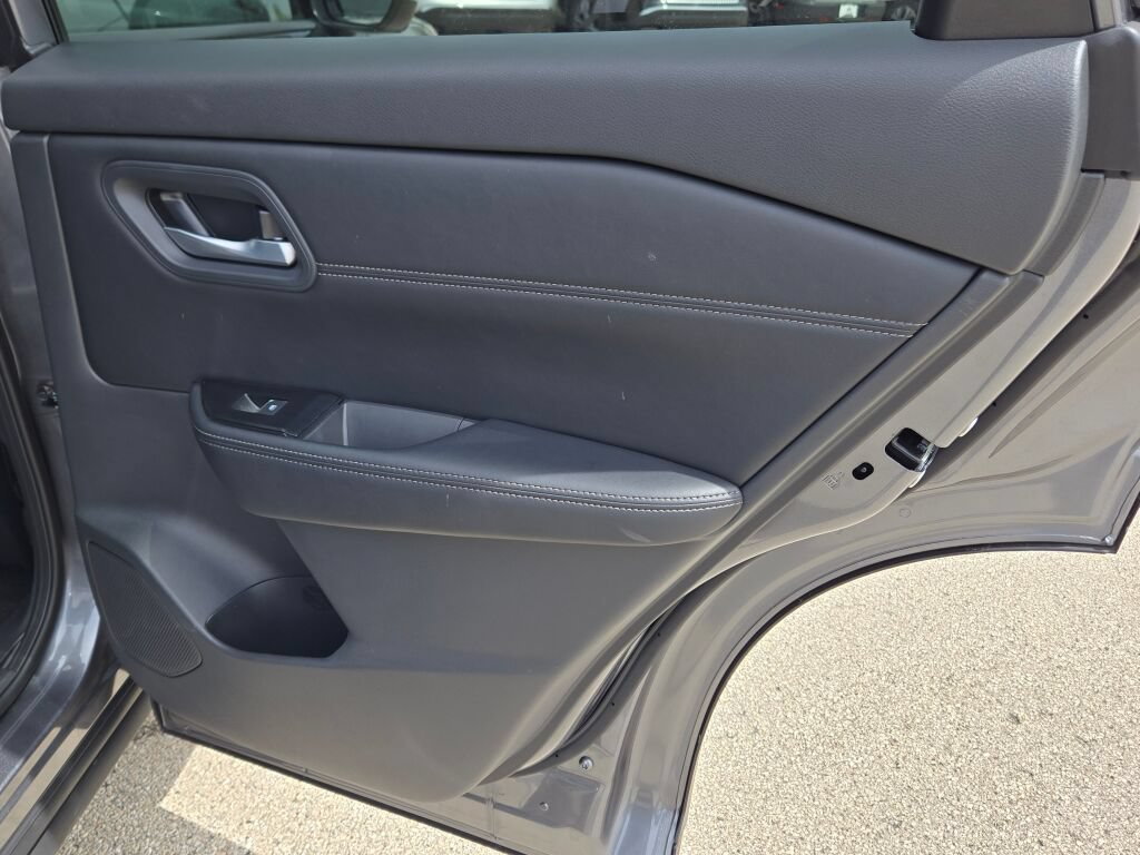 Used 2026 Nissan Rogue SL AWD/4WD image 9