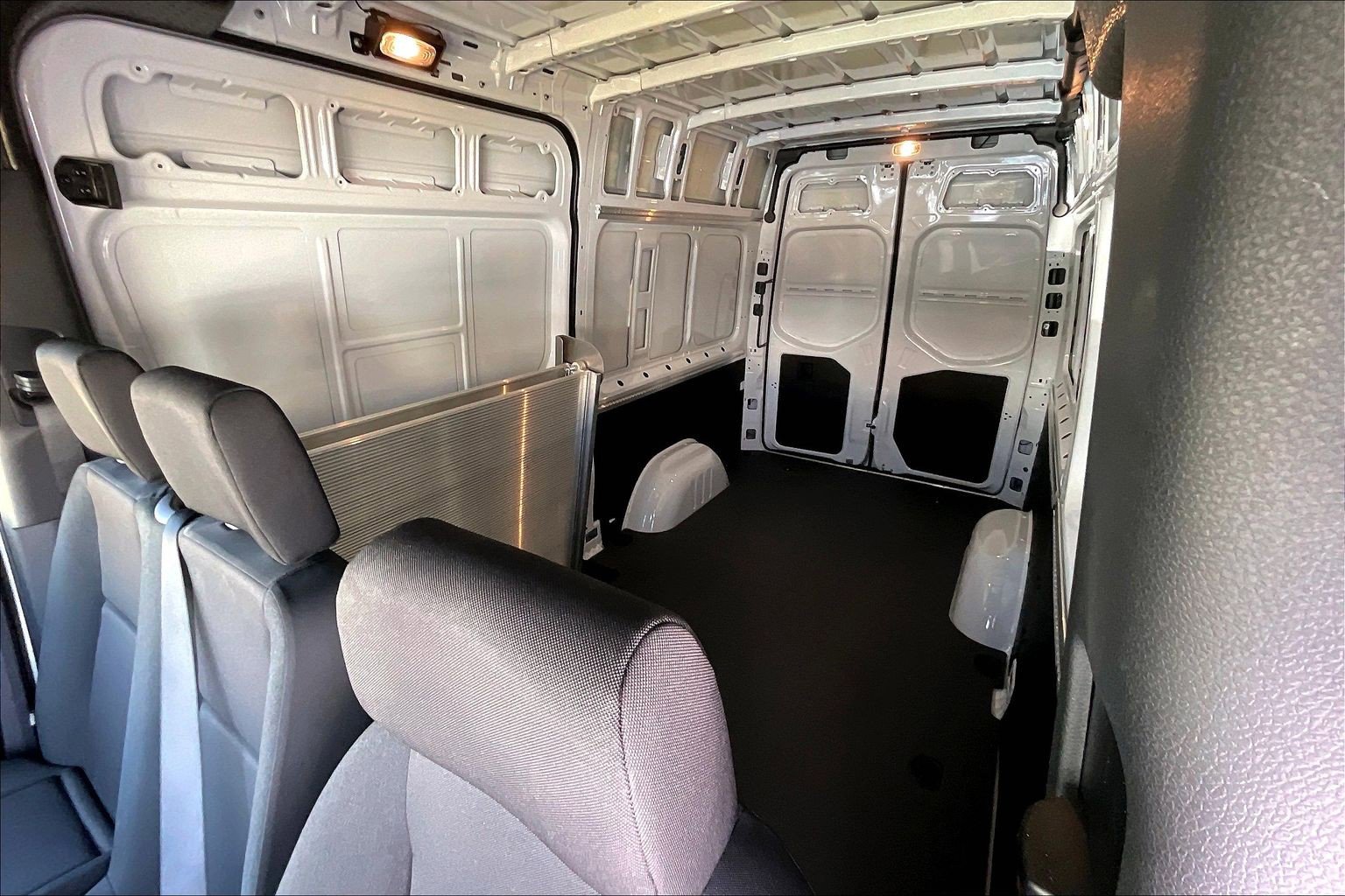 Used 2025 Mercedes-Benz Sprinter 2500 image 17