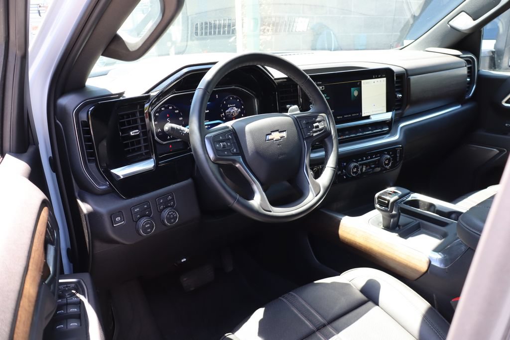 Used 2026 Chevrolet Silverado 1500 High Country w/ High Country Premium Package AWD/4WD image 17