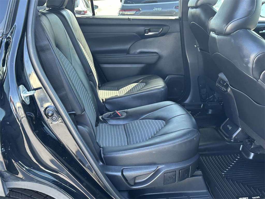 Used 2022 Toyota Highlander XSE image 7