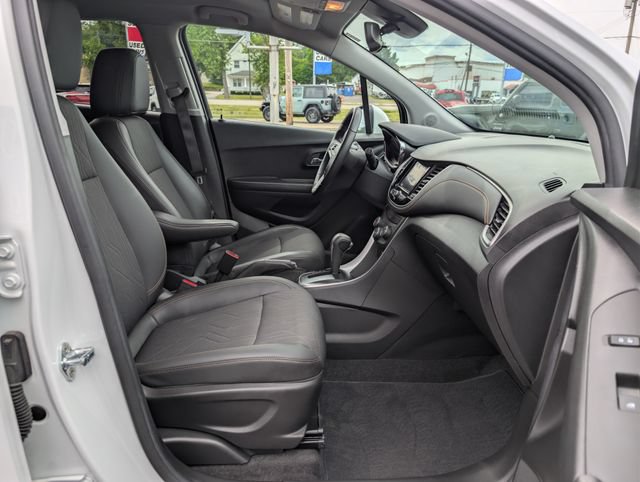 Used 2022 Chevrolet Trax LT w/ LT Convenience Package AWD/4WD image 12