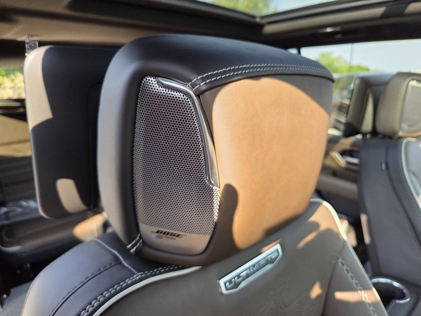 New 2026 GMC Yukon Denali Ultimate w/ LPO, Floor Liner Package AWD/4WD image 33