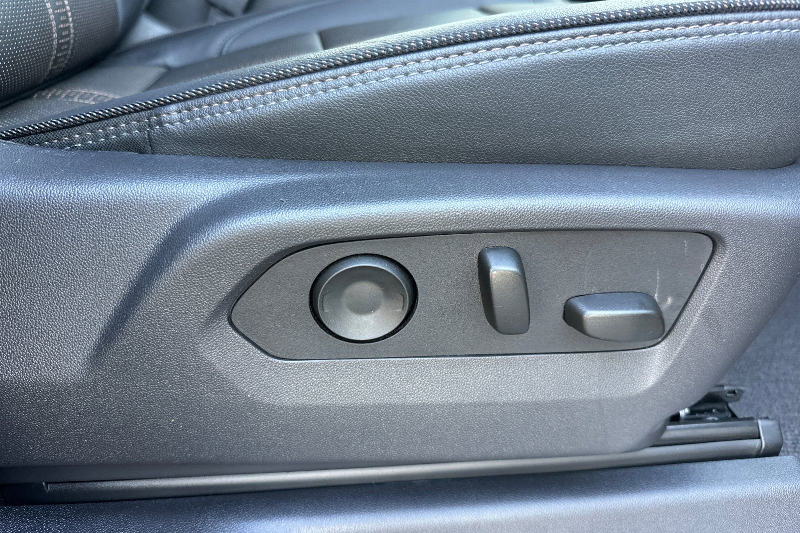 Certified 2025 Chevrolet Silverado 1500 High Country w/ Midnight Edition image 22