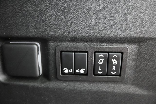 Used 2023 Chevrolet Tahoe High Country AWD/4WD image 37