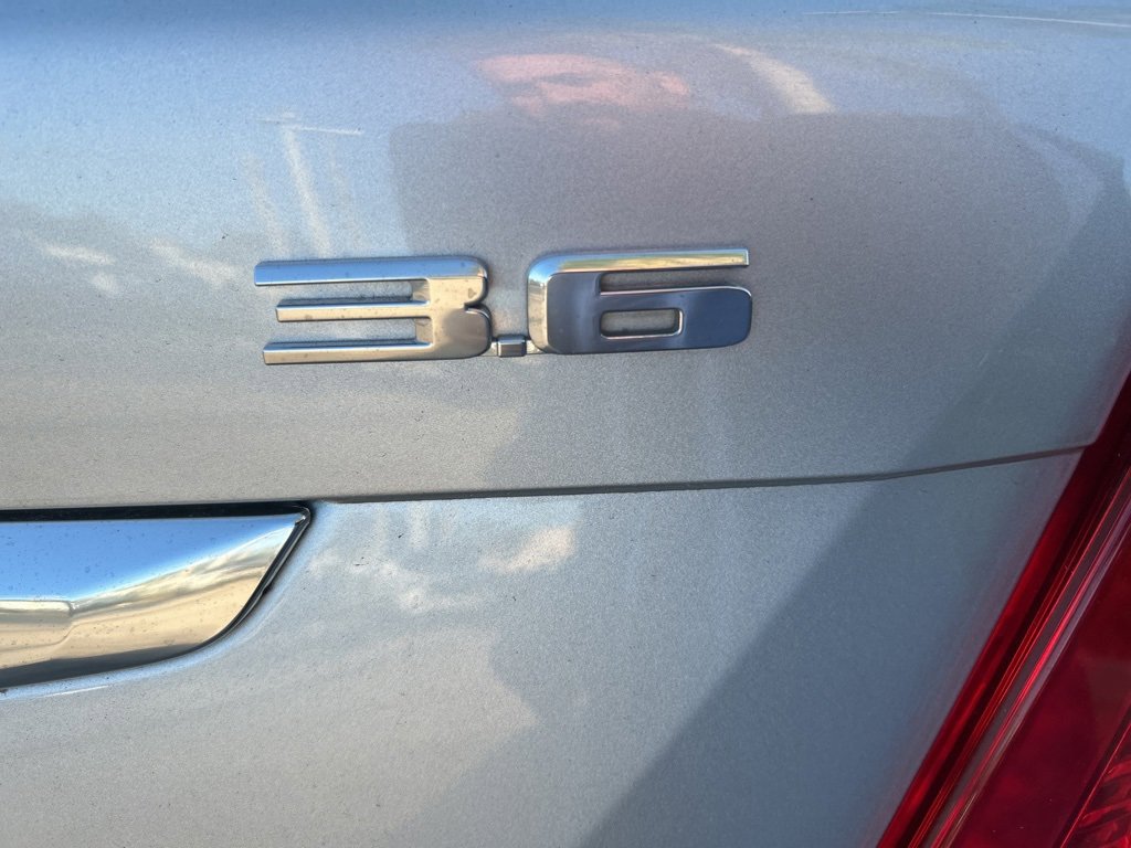 Used 2017 Cadillac XT5 Luxury w/ Driver Awareness Package image 4