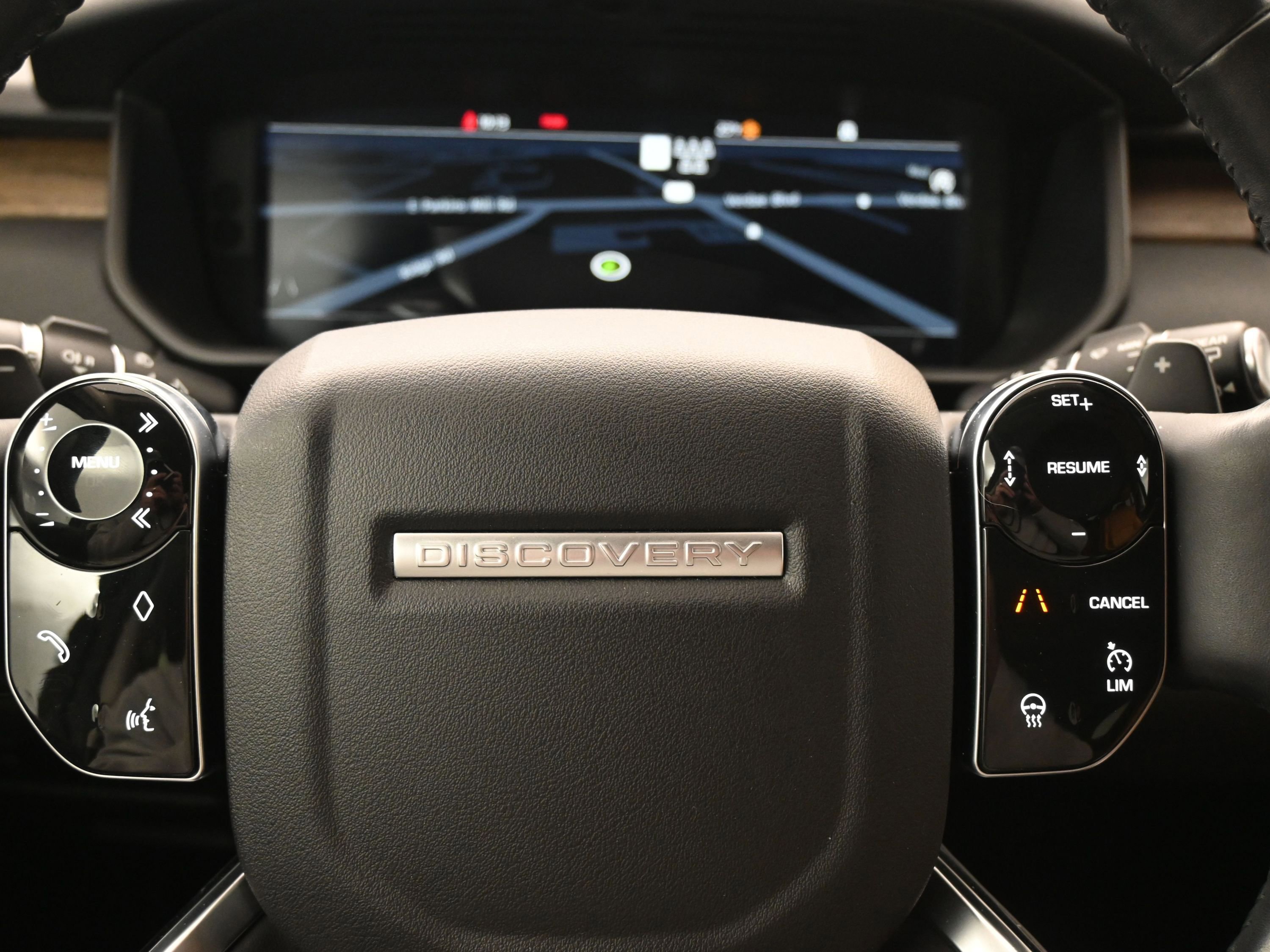 Used 2019 Land Rover Discovery HSE image 19