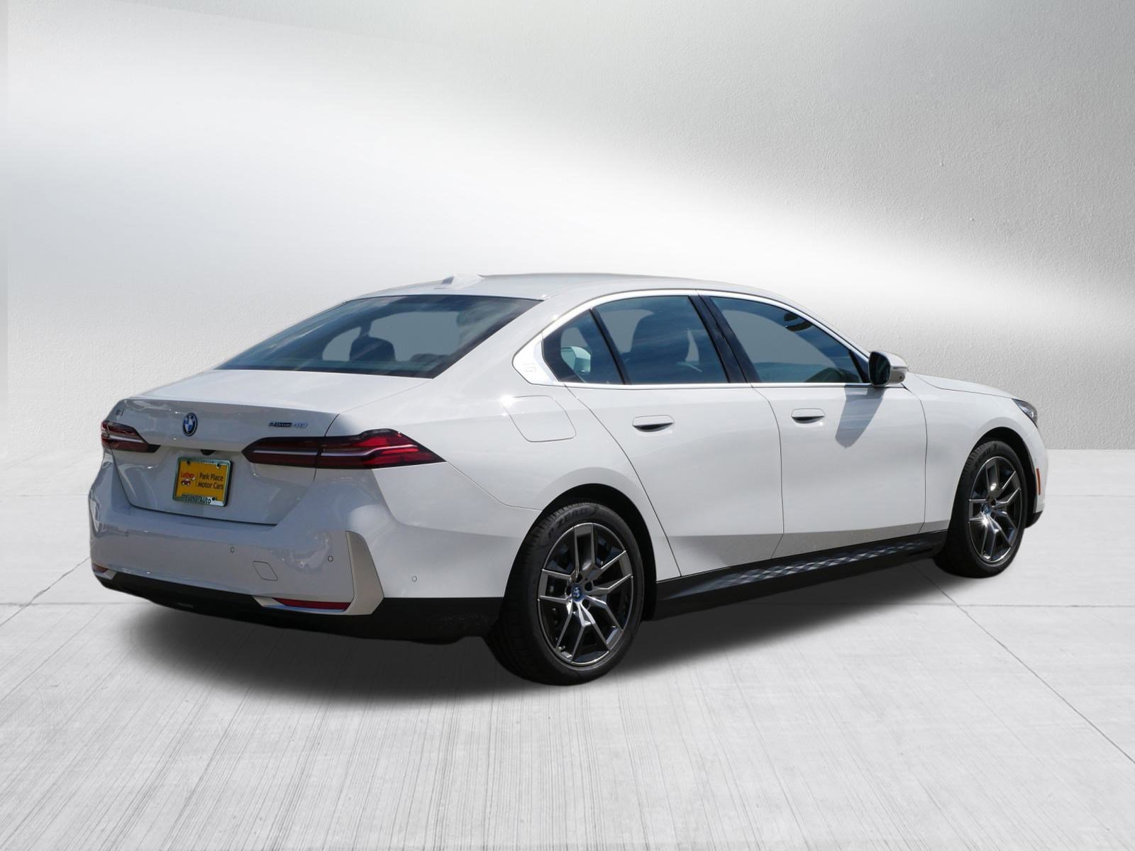 Used 2024 BMW i5 eDrive40i w/ Premium Package image 7