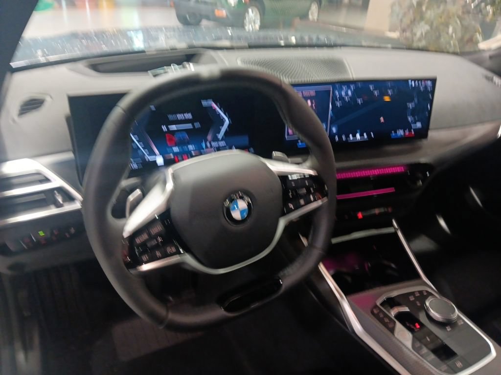 Certified 2025 BMW 330i xDrive Sedan AWD/4WD image 5