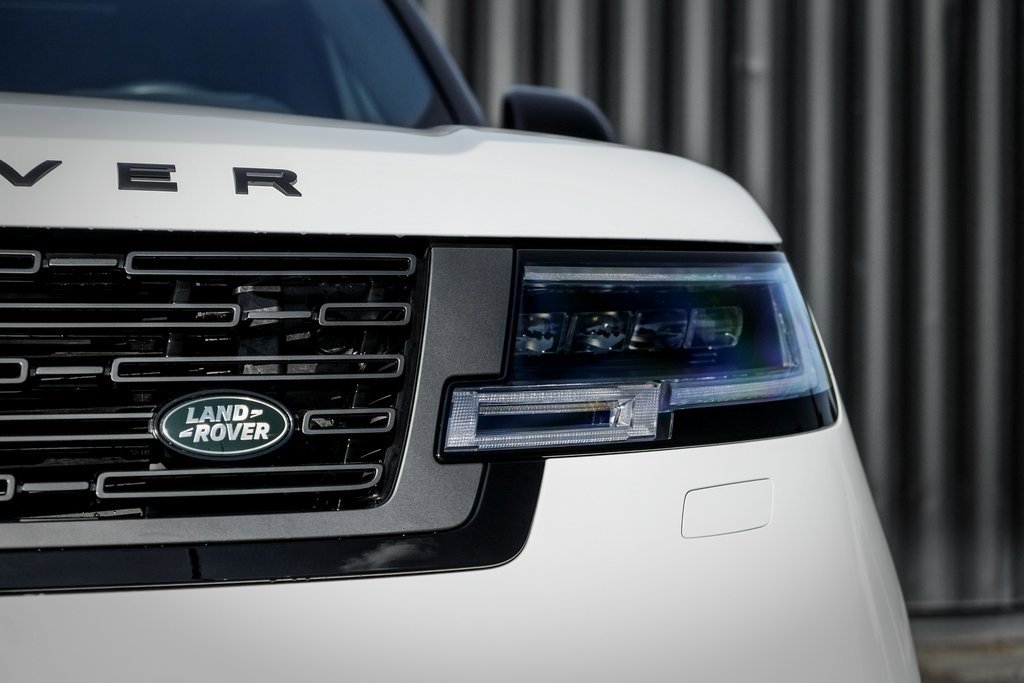 New 2025 Land Rover Range Rover SE image 6