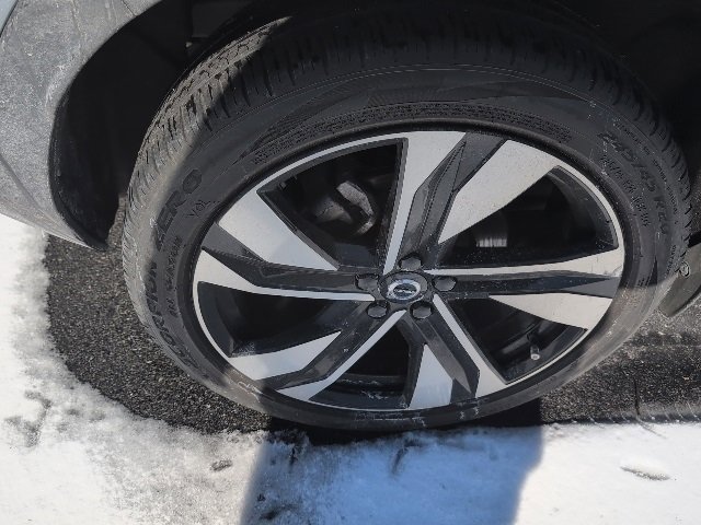 Used 2023 Volvo XC40 B5 Plus w/ Protection Package Premier image 18