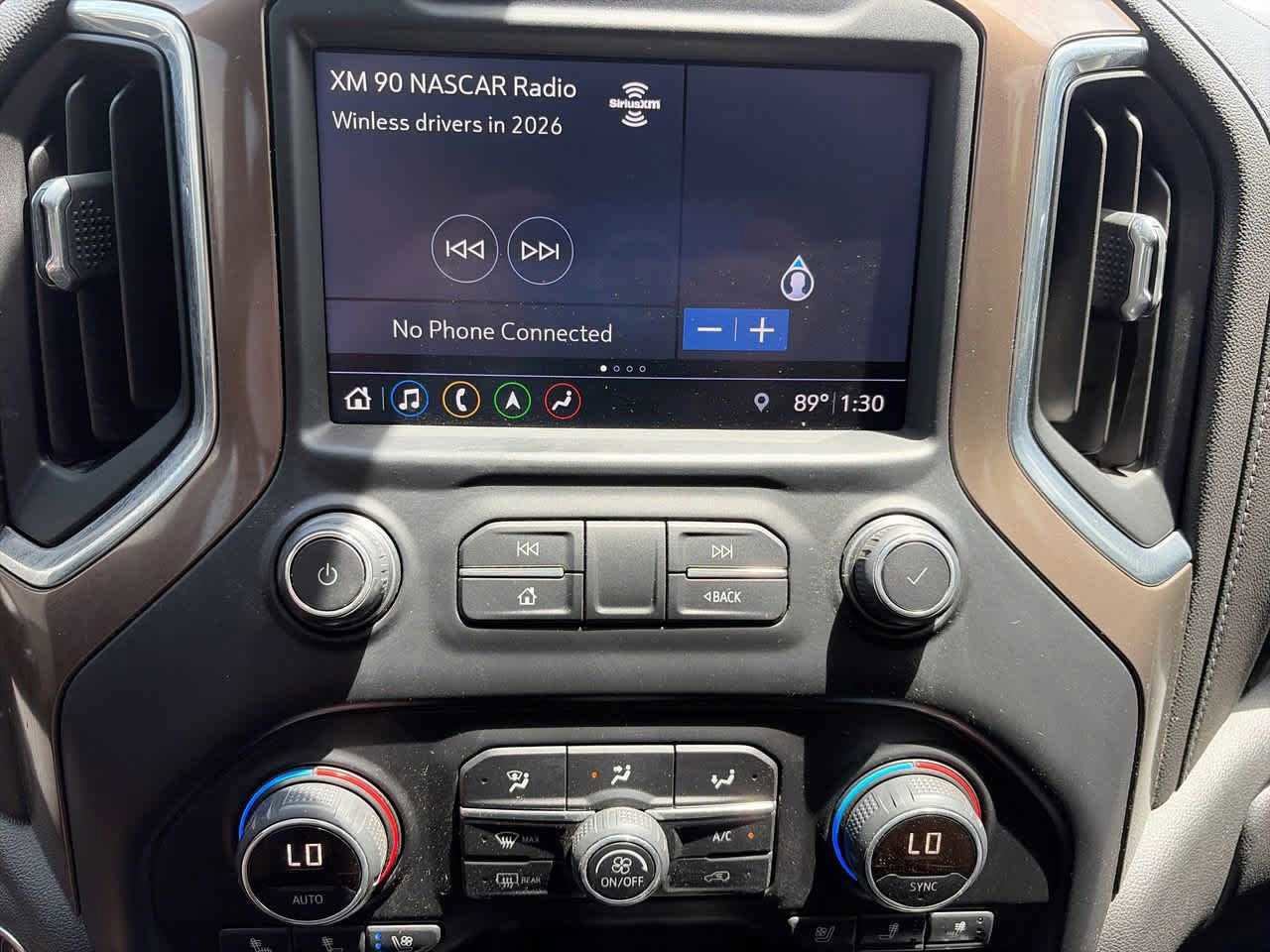 Used 2019 Chevrolet Silverado 1500 High Country w/ Technology Package AWD/4WD image 19
