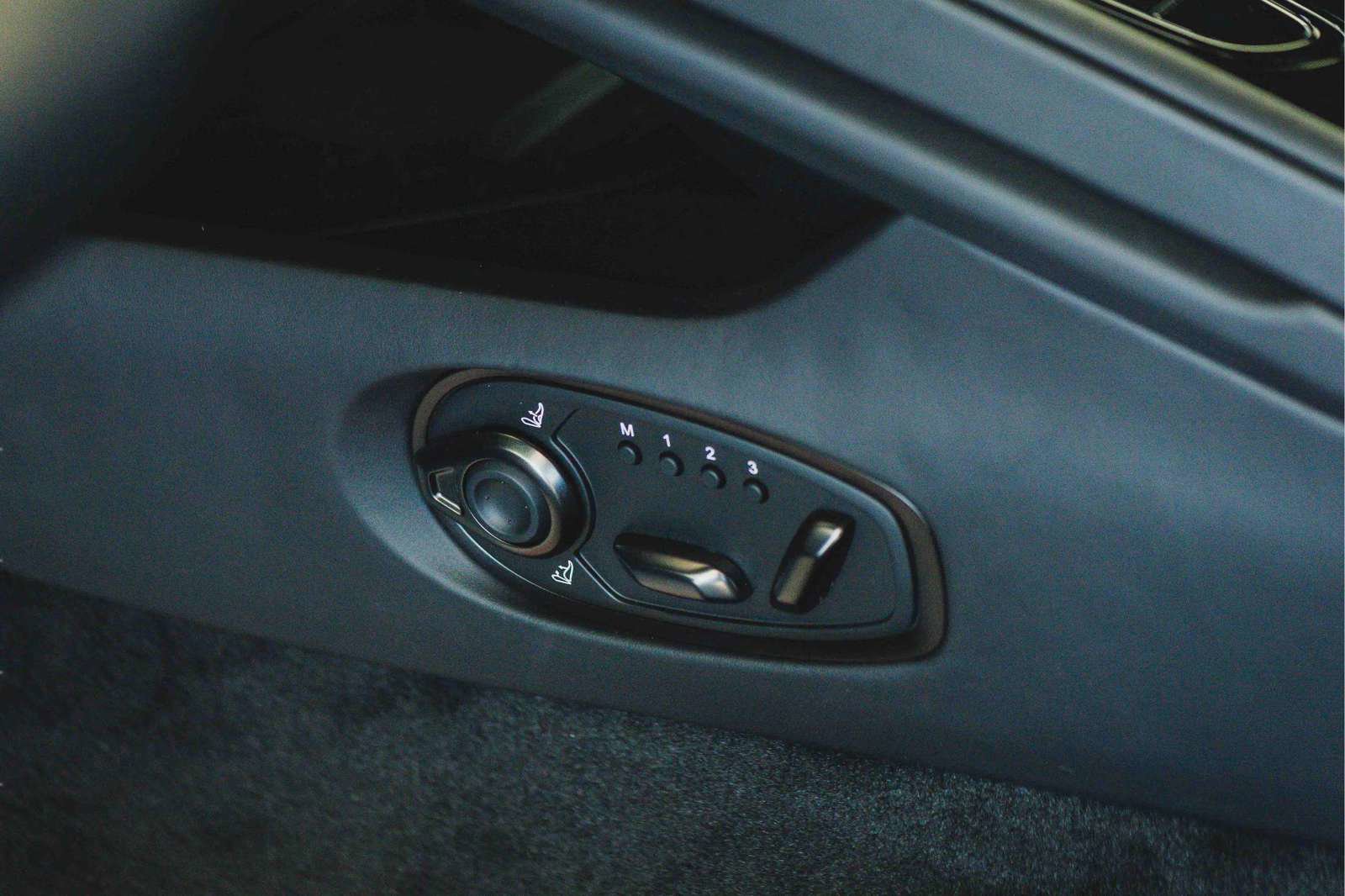 New 2025 Aston Martin DB12 Coupe image 31