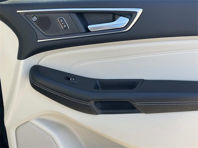 Used 2022 Ford Edge Titanium w/ Class II Trailer Tow Package image 25