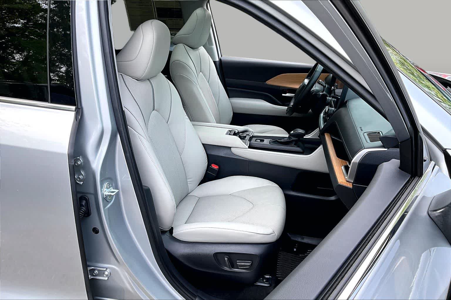 Certified 2024 Toyota Grand Highlander AWD image 8