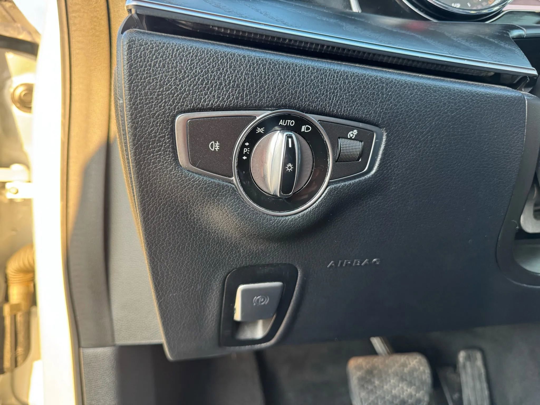 Used 2017 Mercedes-Benz E 300 4MATIC image 21