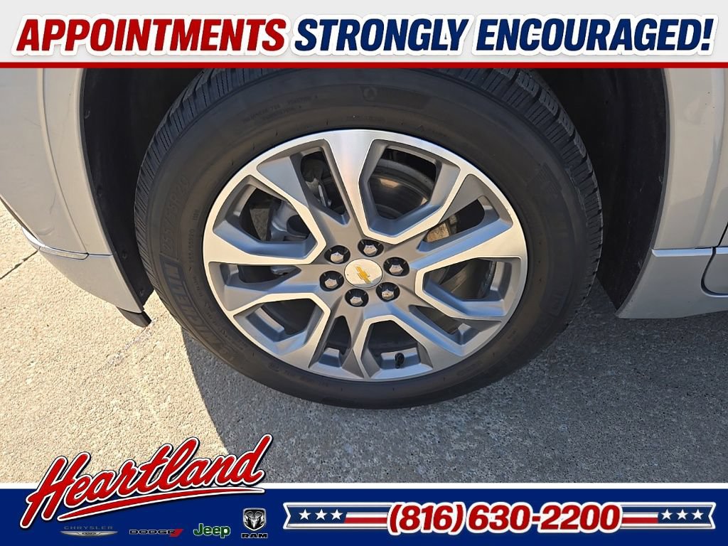 Used 2021 Chevrolet Traverse Premier AWD/4WD image 26