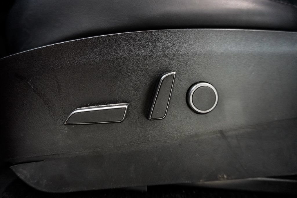 Used 2022 Tesla Model Y Long Range AWD/4WD image 7