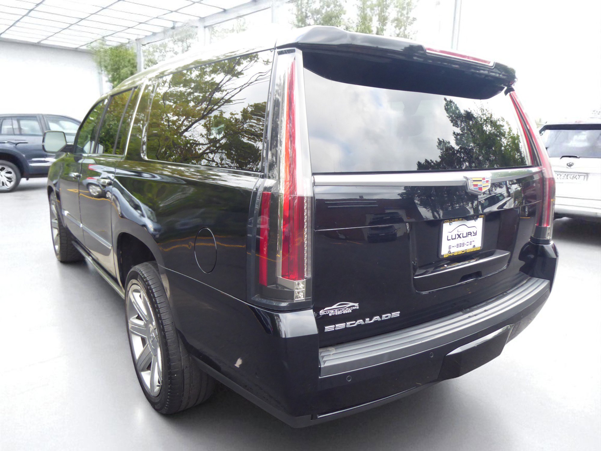 Used 2020 Cadillac Escalade ESV Premium Luxury image 9