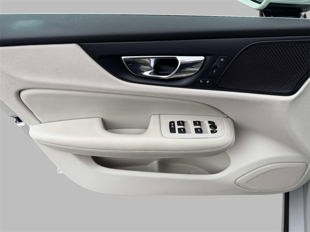 Used 2019 Volvo S60 T8 Inscription image 20