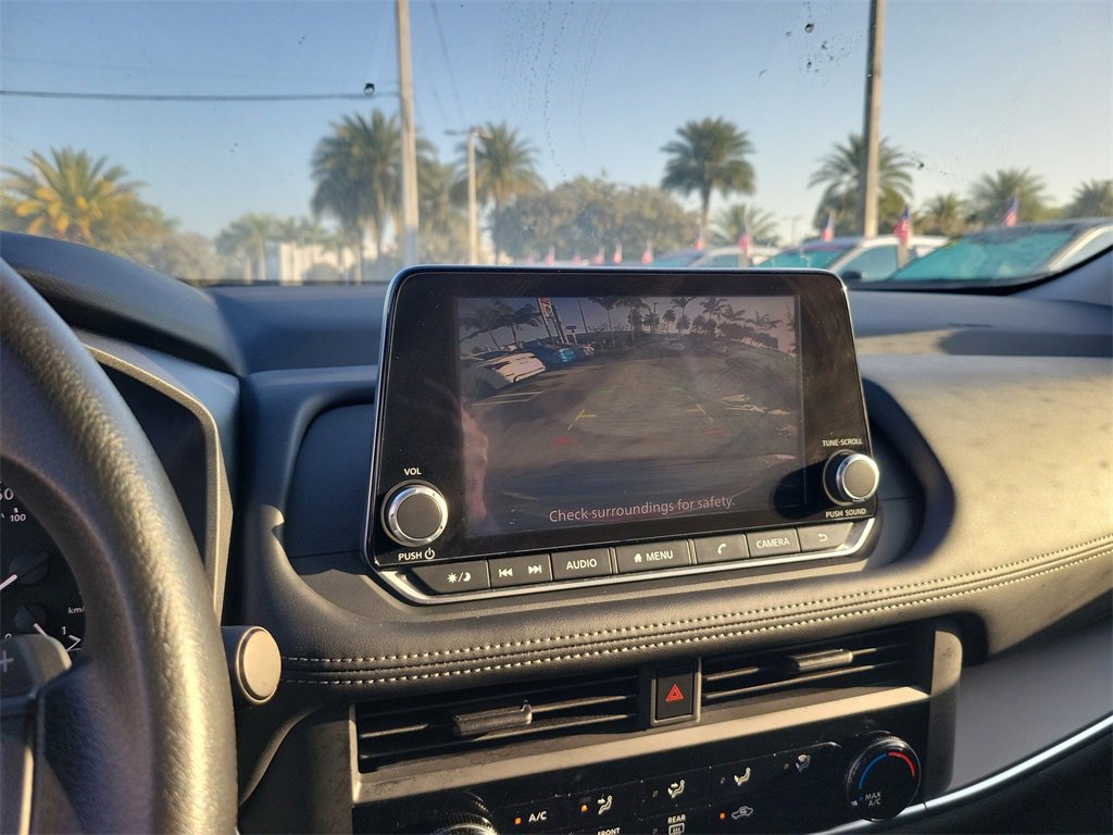 Used 2025 Nissan Rogue S image 24