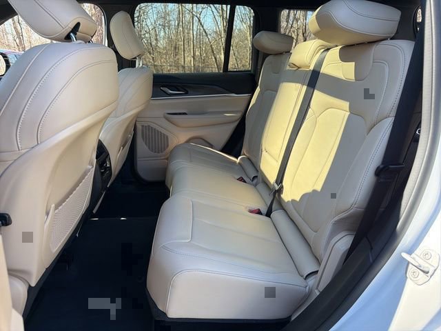 Used 2023 Jeep Grand Cherokee Limited image 15