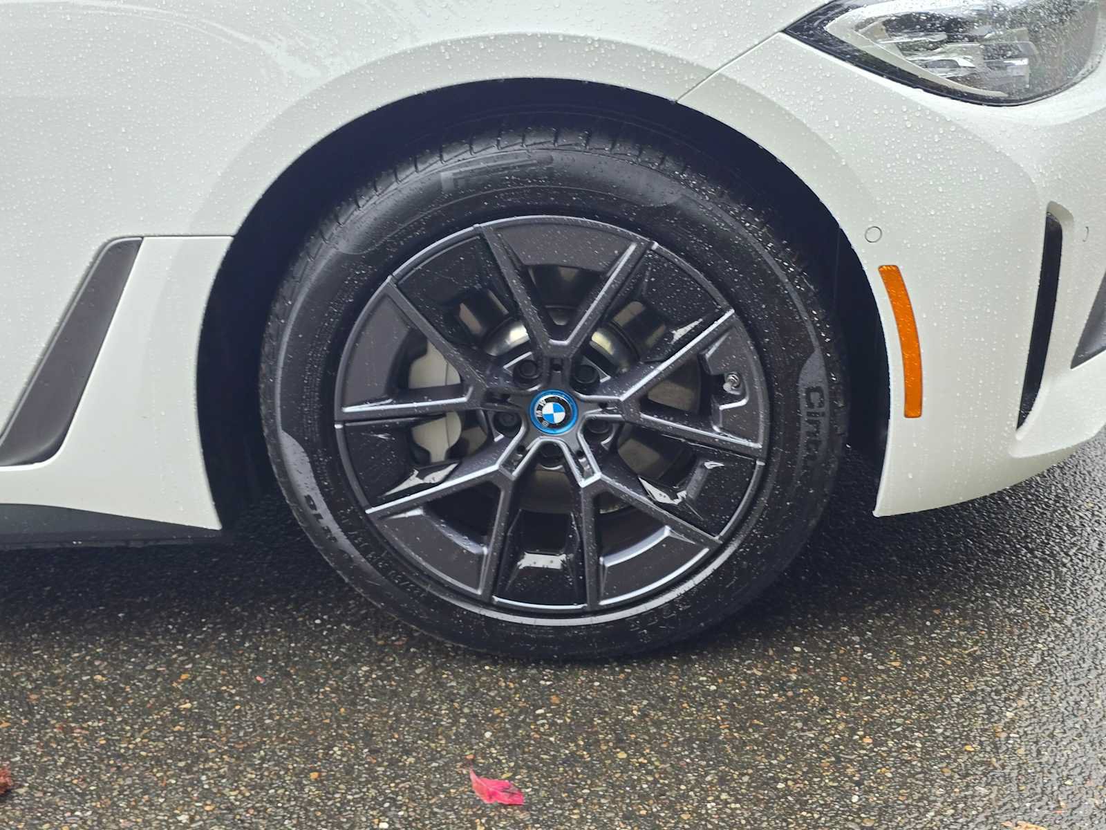 Used 2023 BMW i4 eDrive35 RWD image 9