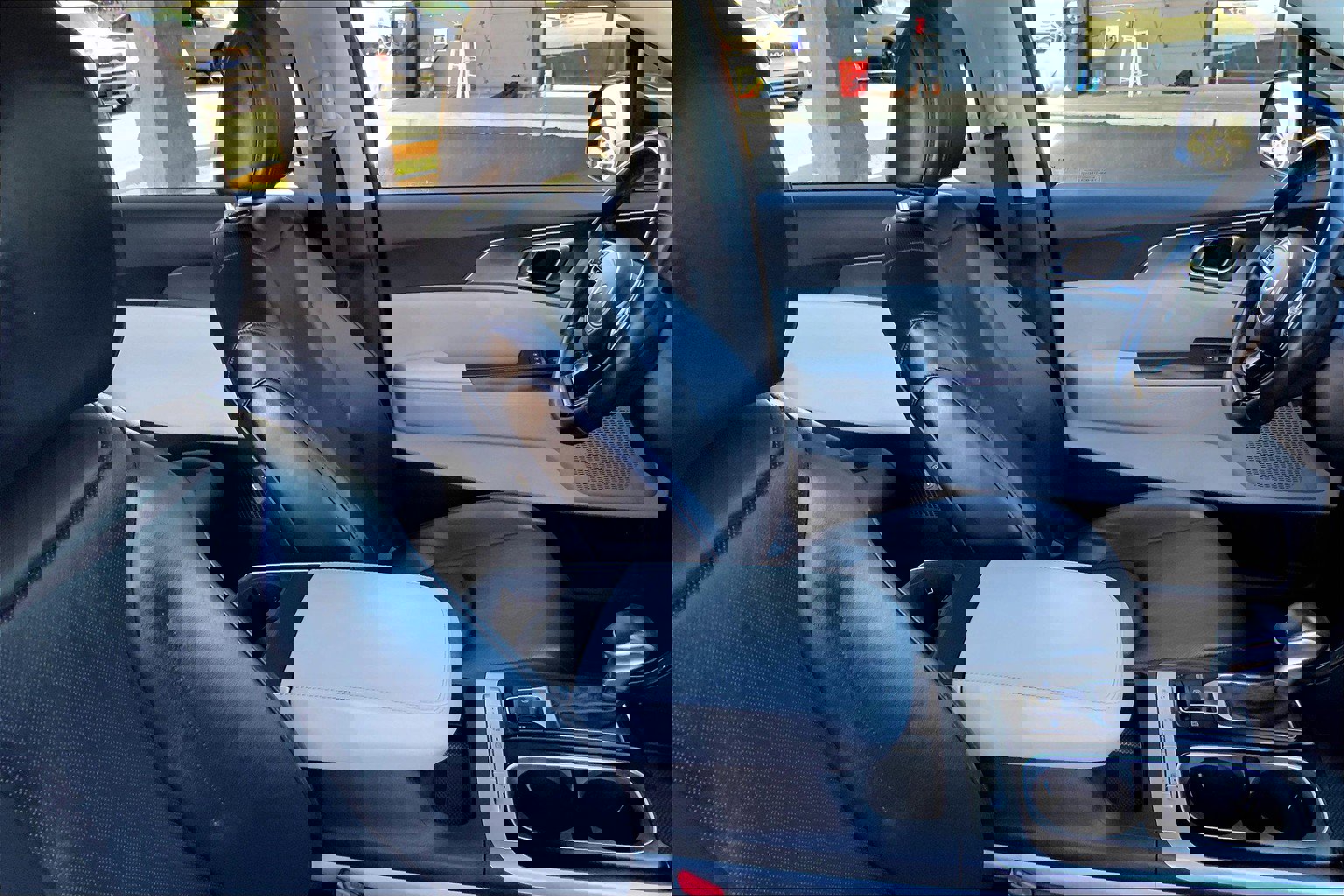 Used 2024 Kia Carnival LX image 9