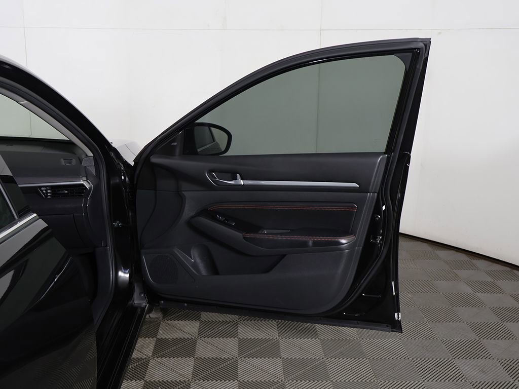 Used 2023 Nissan Altima 2.5 SR FWD image 15