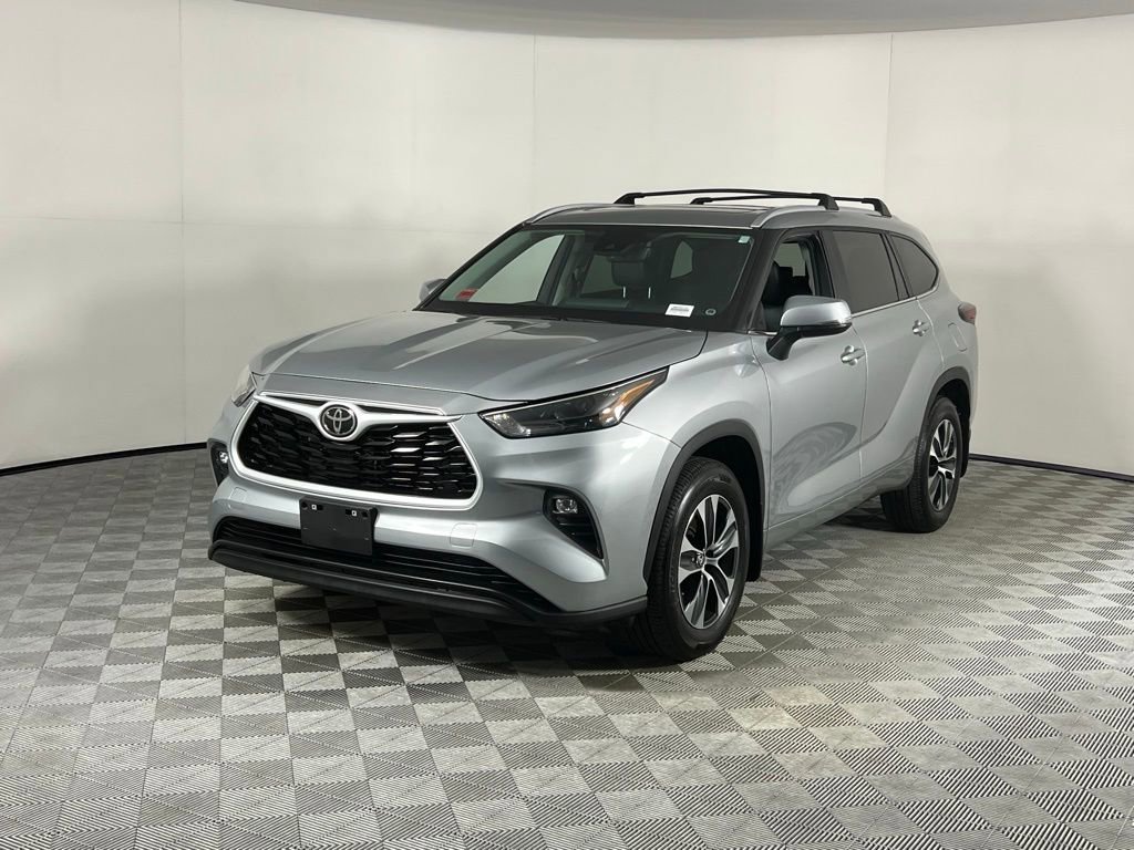 Used 2024 Toyota Highlander XLE image 11