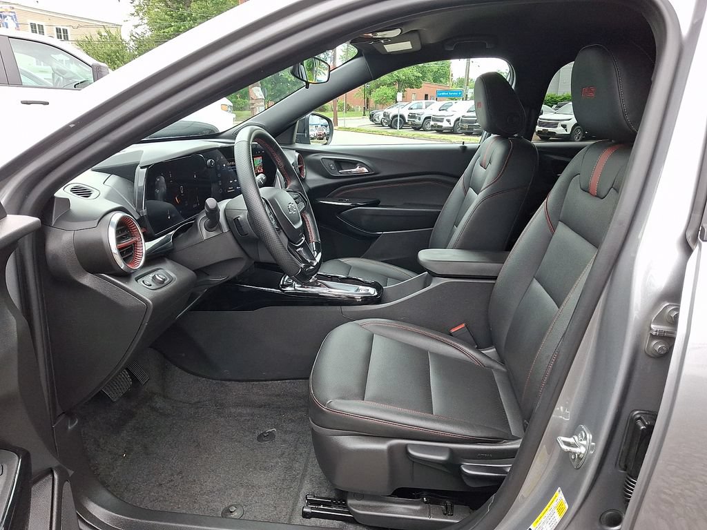 Used 2025 Chevrolet Trax RS w/ Driver Confidence Package FWD image 14