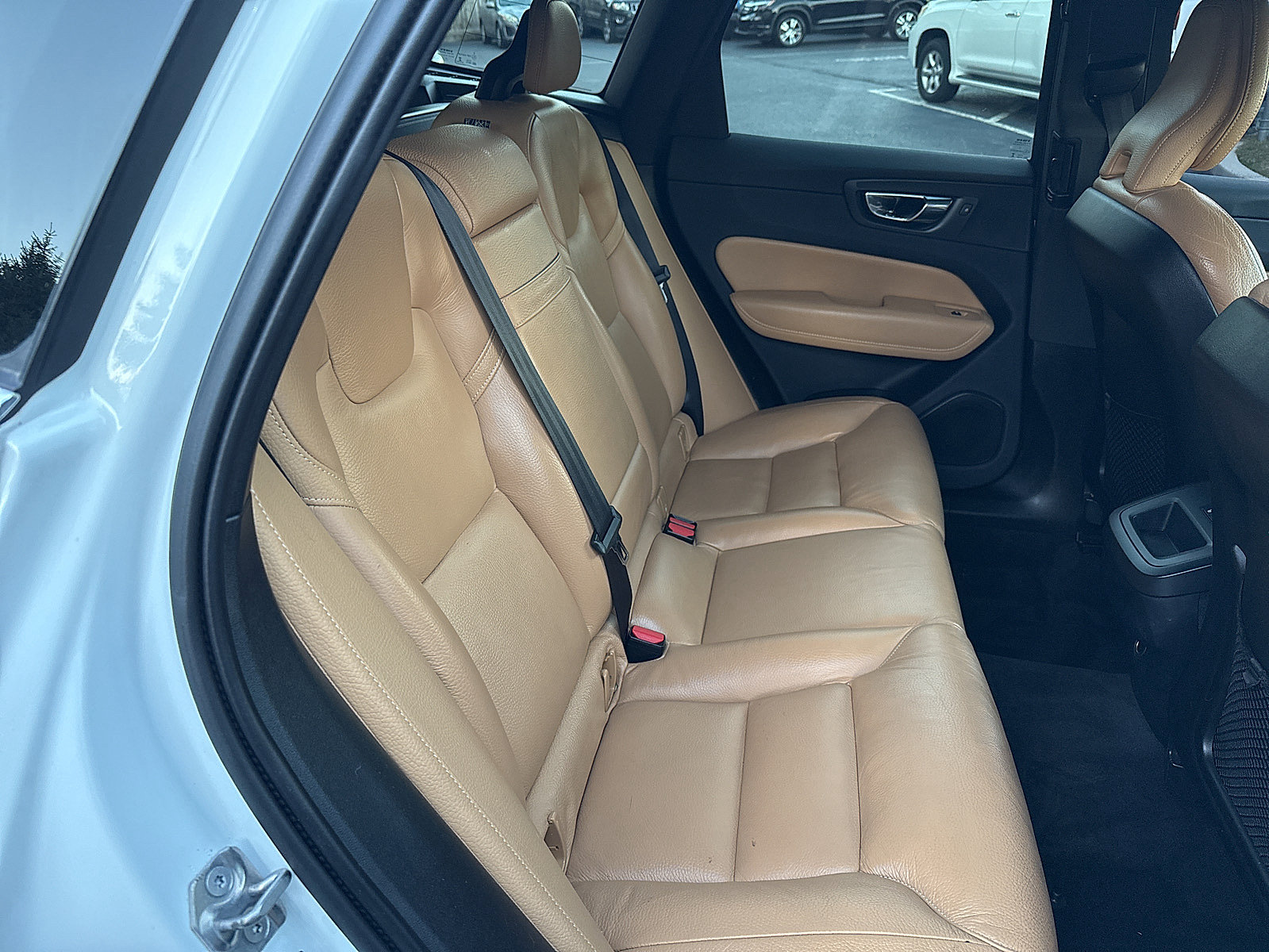 Used 2019 Volvo XC60 T5 Momentum w/ Multimedia Package AWD/4WD image 47