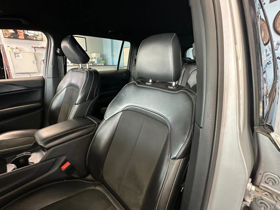 Used 2024 Jeep Grand Cherokee L Laredo AWD/4WD image 19